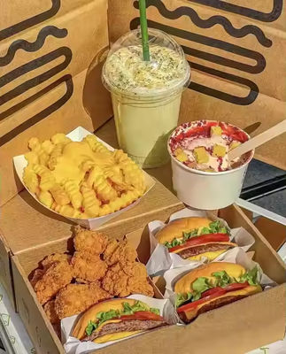 Ein guter Preis. CMYK Farbdruck Kraftpapier-Auslieferungskiste für Burger Fritten und gebratenes Huhn Online