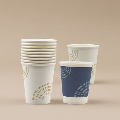 Un bon prix. Boissons chaudes et froides à usage unique, café, lait, tasses en papier écologiques, sur mesure, non en plastique, revêtues à l'eau, tasses en papier en ligne