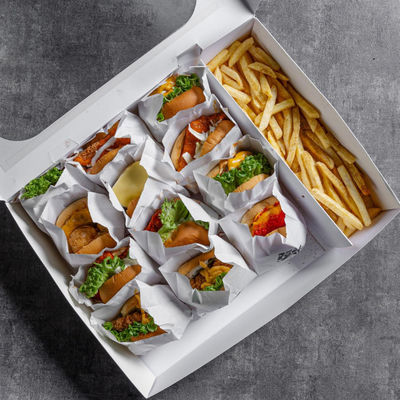 Καλή τιμή. Προσαρμοσμένη συσκευασία για τρόφιμα, κιβώτιο για χάμπουργκερ και γαλλικές τηγανίτες, κιβώτιο για γρήγορο φαγητό, κιβώτιο χάρτου kraft μιας χρήσης σε απευθείας σύνδεση