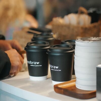 Un bon prix. Logo personnalisé en gros Coupe en papier chaud à café 100% biodégradable de qualité alimentaire pour cafés écologiques en ligne